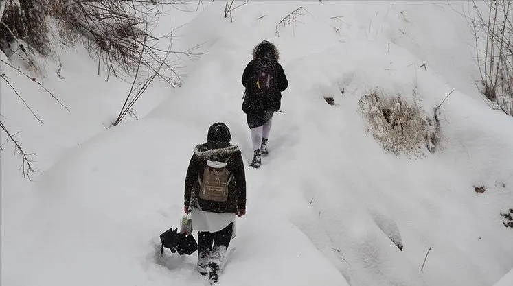 Valilikler peş peşe duyurdu! Eğitime kar engeli: O illerde okullar tatil edildi