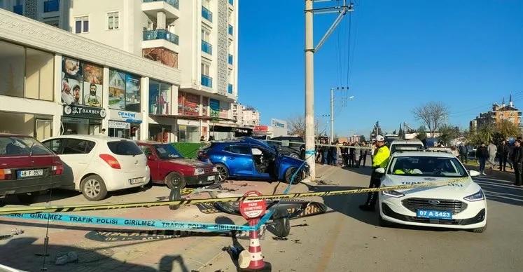 Antalya’da korkunç kaza: Öğretmen çift hayatını kaybetti