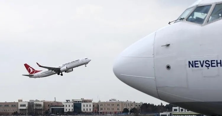 Türk hava sahasından 15 saniyede bir uçak geçti