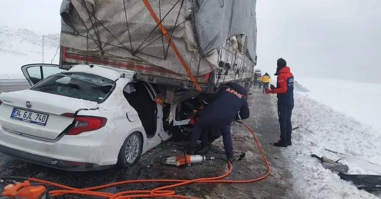 Bitlis’te feci kaza: 2 ölü, 1 yaralı