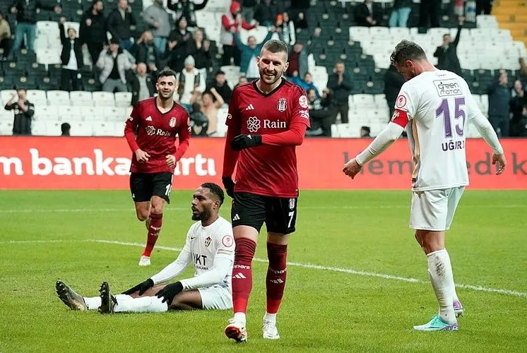 Beşiktaş’ta Fernando Santos Rebic’in üstünü çizdi!