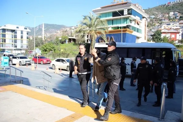 Alanya’da sahilde işlenen cinayet ilgili 11 kişi yakalandı!