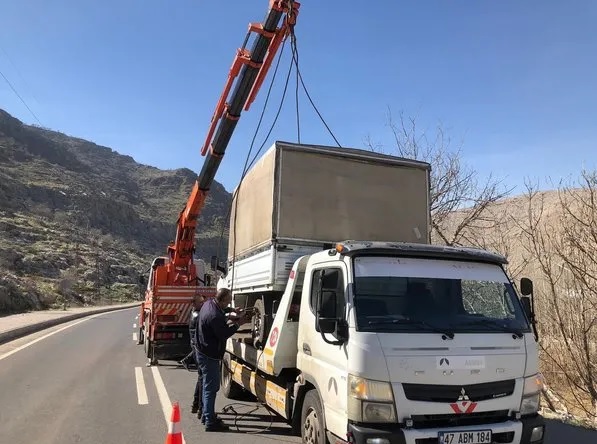 Nusaybin’de sebze yüklü araç devrildi: 1 yaralı