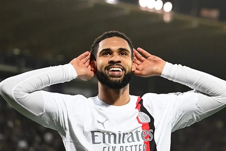 Milan, Fiorentina engelini Loftus-Cheek ve Leao ile geçti!