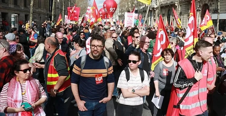 Fransa’da kamu çalışanları zam talebiyle greve gitti!