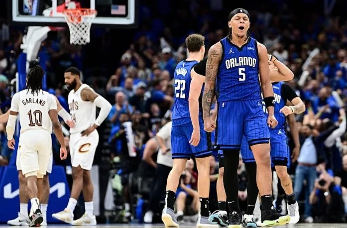 NBA’de Dallas Mavericks, Batı Konferansı yarı finaline çıktı!