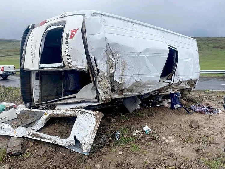 Ardahan’da feci kaza: 1 ölü, 13 yaralı