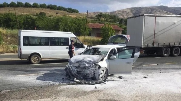 Elazığ’da korkunç kaza! İki otomobil çarpıştı