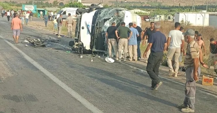 İşçi otobüsleri ve bir otomobilin karıştığı feci kazada, 2 kişi öldü, 35 kişi yaralandı