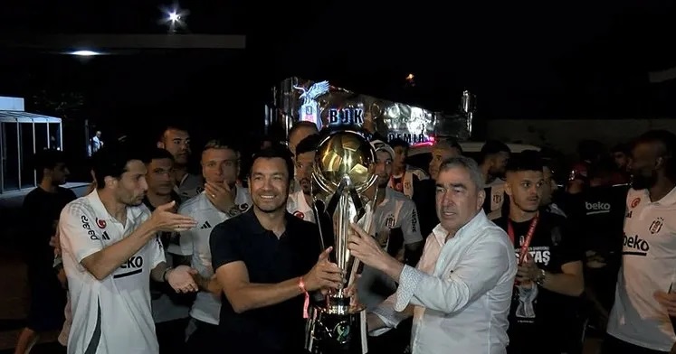 Beşiktaş, Süper Kupa zaferini taraftarlarıyla kutladı