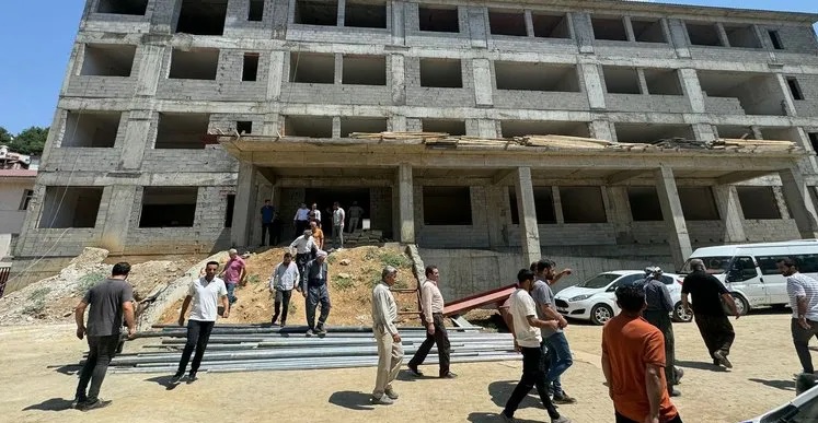 Hakkari’de asansör faciası: Ferzinde Sevik metrelerce yükseklikten zemine çakıldı!