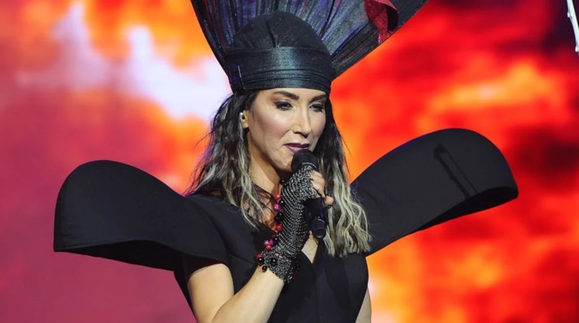 Hande Yener, “Çıplaklardan rahatsızız” diyen kişiye patladı: İran’a git, orada yaşa