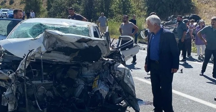 Erzincan’da feci kaza 3 ölü, 4 yaralı