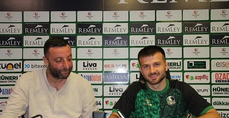 Sakaryaspor, Trabzonspor’dan Murat Cem Akpınar’ı transfer etti