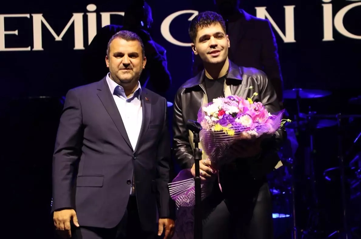 Emir Can İğrek Tekirdağ’da Konser Verdi