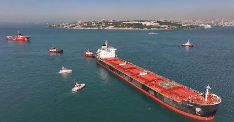 İstanbul Boğazı’nda gemi trafiği geçici olarak askıya alındı