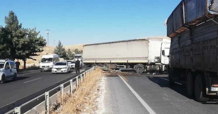 Şanlıurfa’da TIR devrildi