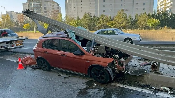 Yer Tekirdağ: Bariyere çarptı burnu bile kanamadı!