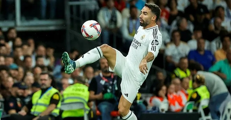 Real Madrid, sezonu kapatan Carvajal’ın sözleşmesini uzattı