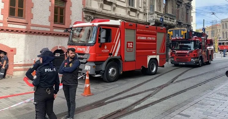 İstanbul’da Beyoğlu Belediyesi önünde korkutan patlama