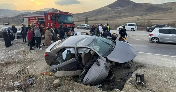 Erzurum’da otomobil su kanalına çarptı