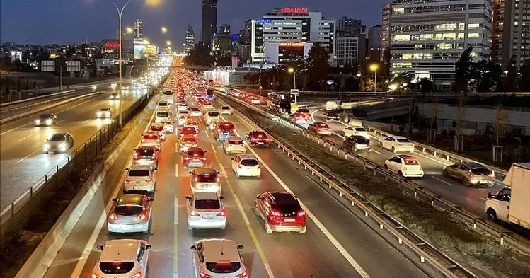 İstanbul’da trafik yoğunluğu yüzde 76’ya ulaştı