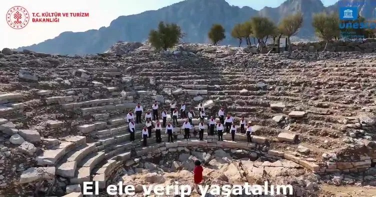 Bakan Ersoy Marmarisli öğrencilerin şarkısını paylaştı