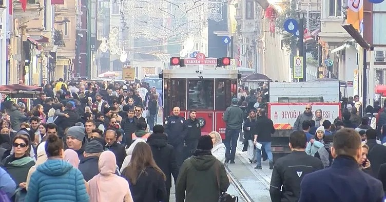 Taksim’de yılbaşı hazırlıkları