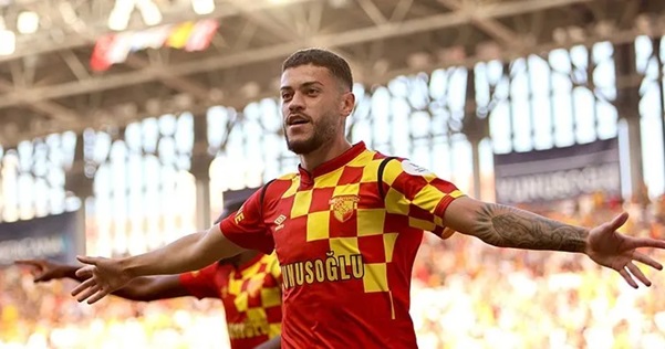 Süper Lig ekiplerinden Göztepe, takımda kiralık olarak forma giyen Rômulo