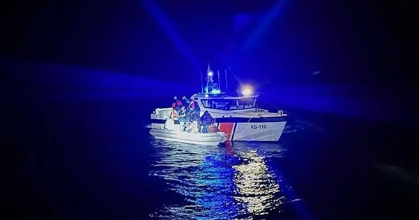 Muğla'nın Bodrum ilçesi açıklarında aralarında çocukların da bulunduğu 19 düzensiz
