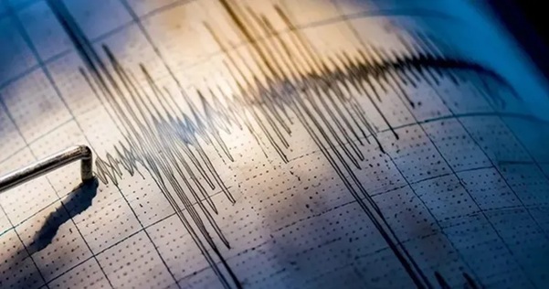 Endonezya'nın Sulawesi adasının kuzeyinde 6,1 büyüklüğünde deprem meydana geldi.

