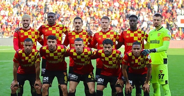 Göztepe’de golcü futbolcu Juan ile orta saha Anthony Dennis'in tamamen