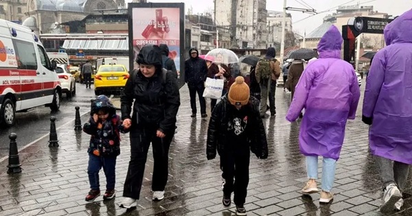 İstanbul Büyükşehir Belediyesi (İBB) Afet İstanbul’da kar yağışı hasreti Salı