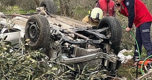 Balıkesir Havran'da sürücüsünün direksiyon hakimiyetini kaybetmesi sonucu yol kenarındaki tarlaya