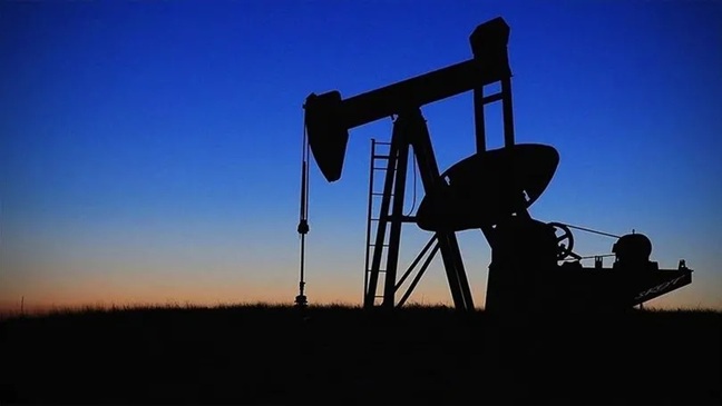 Petrol fiyatlarının düşüşünde, ABD'de petrol stoklarının arttığına işaret eden veriler,