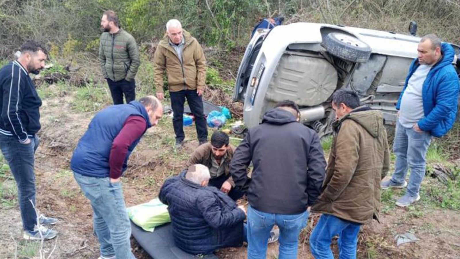 Çatalca'da Ağaca Saplanan Araç: Sürücü Yaralandı
