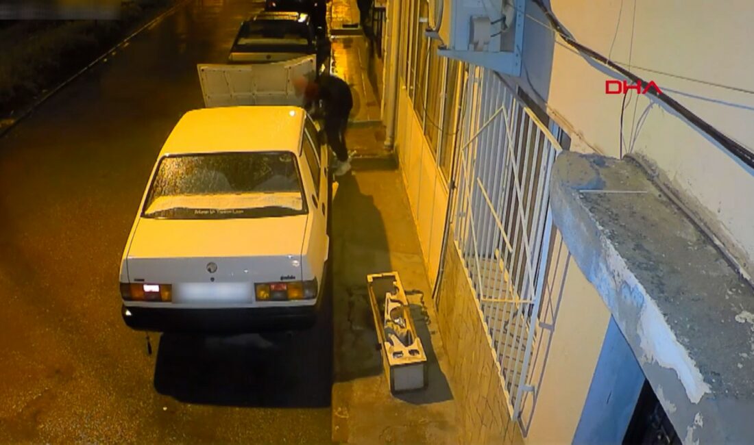 İzmir Bornova’da önceki gün park halindeki bir otomobilden yaklaşık 200