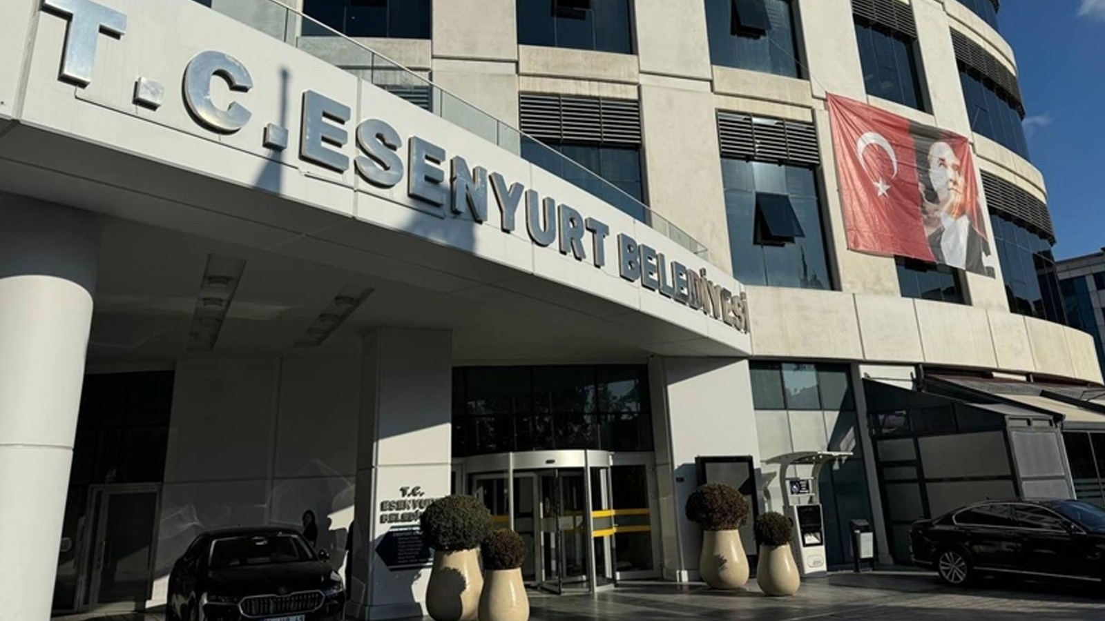 Esenyurt Belediyesi, işçi çıkarıldığı yönündeki haberlerin asılsız olduğunu, 1 Kasım