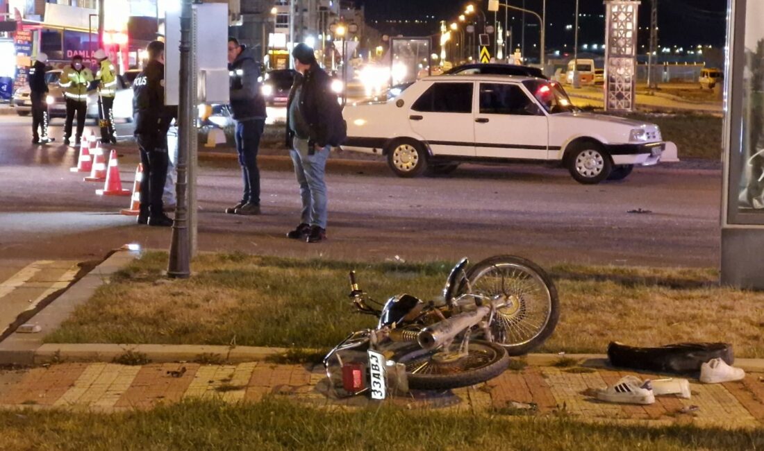 Karaman'da motosikletin otomobilin dikiz aynasına çarpması sonucu 17 yaşındaki sürücü