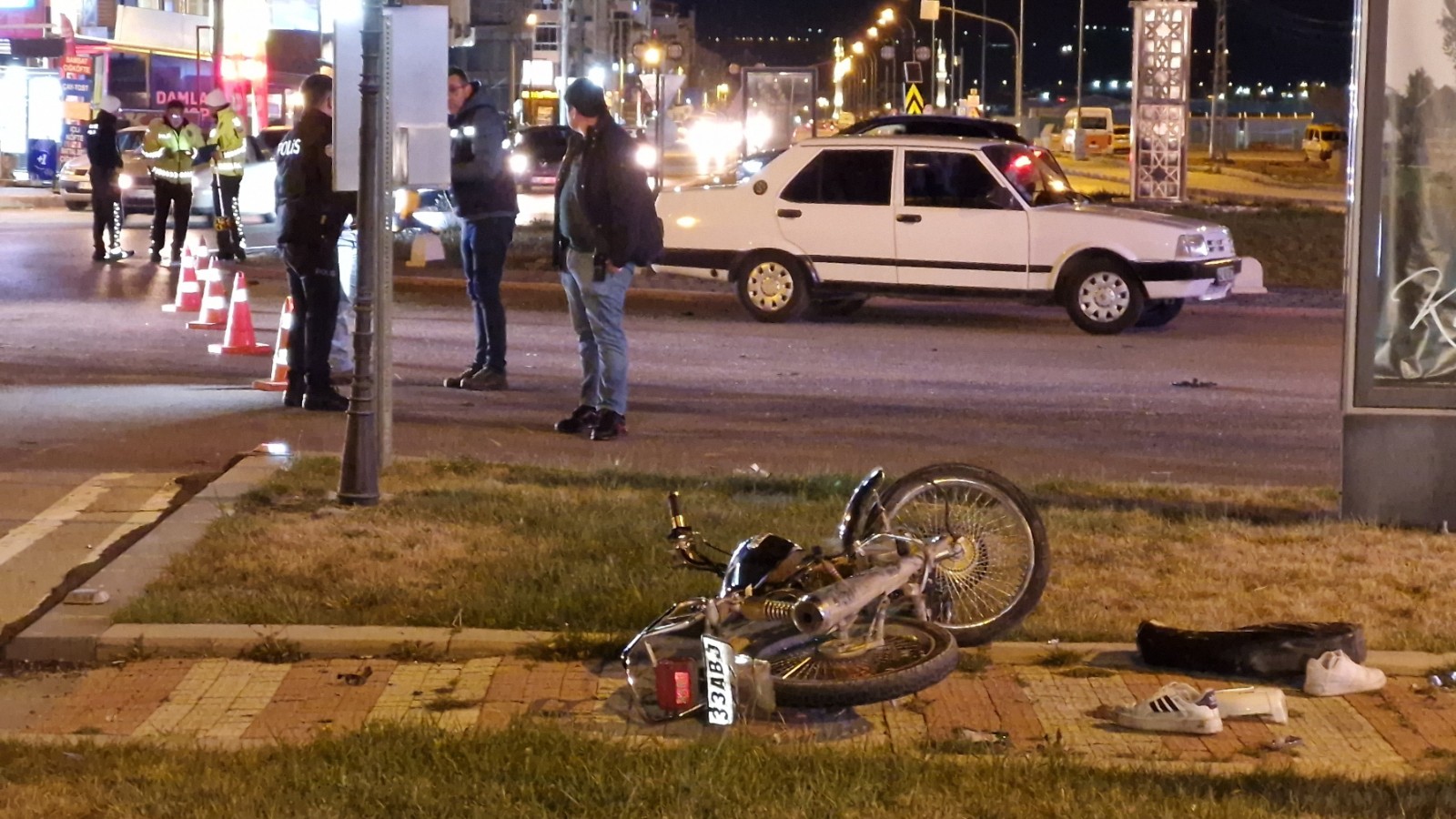 Karaman'da motosikletin otomobilin dikiz aynasına çarpması sonucu 17 yaşındaki sürücü